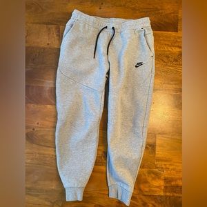 NIKE Sportswear Tech Fleece Men’s gray jogger. Men’s Large. Very good condition